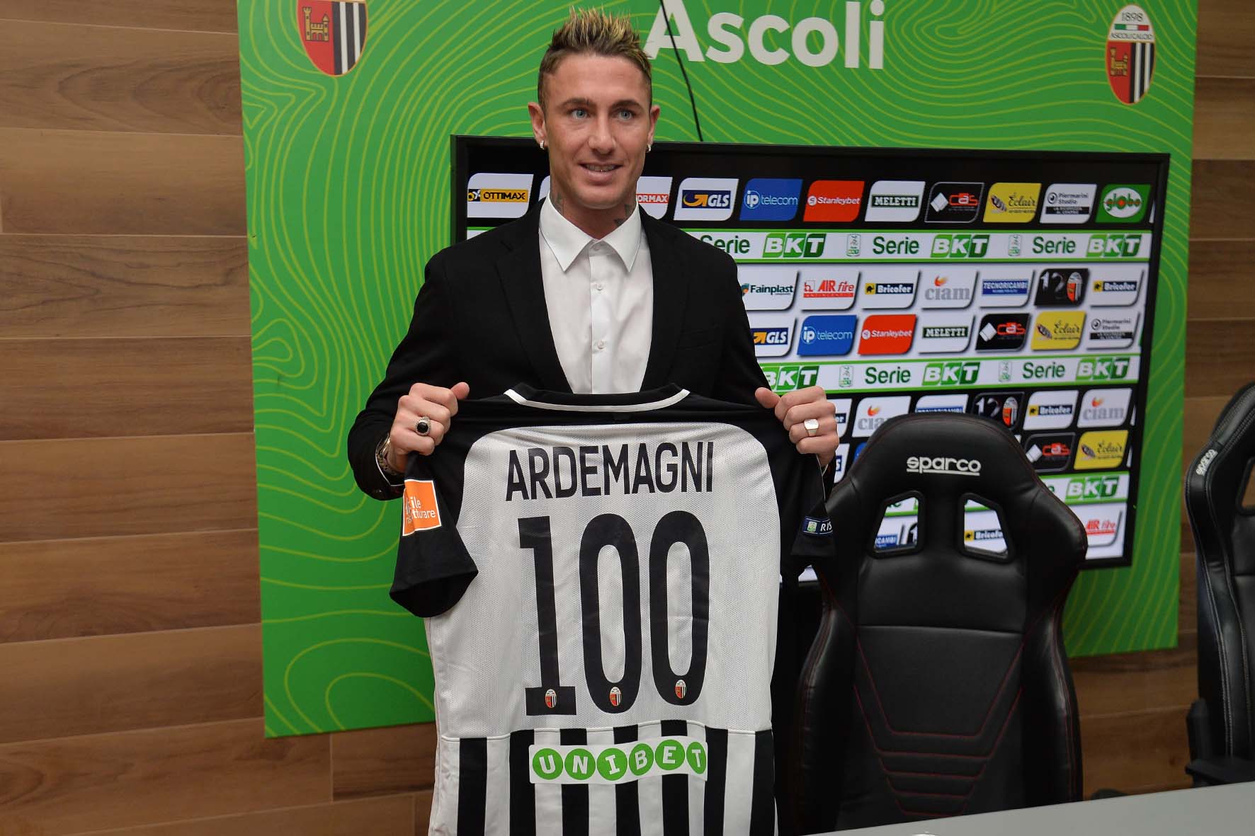 L’Ascoli a caccia di un uomo gol, <br> Donnarumma poteva arrivare <br> con mister Vivarini