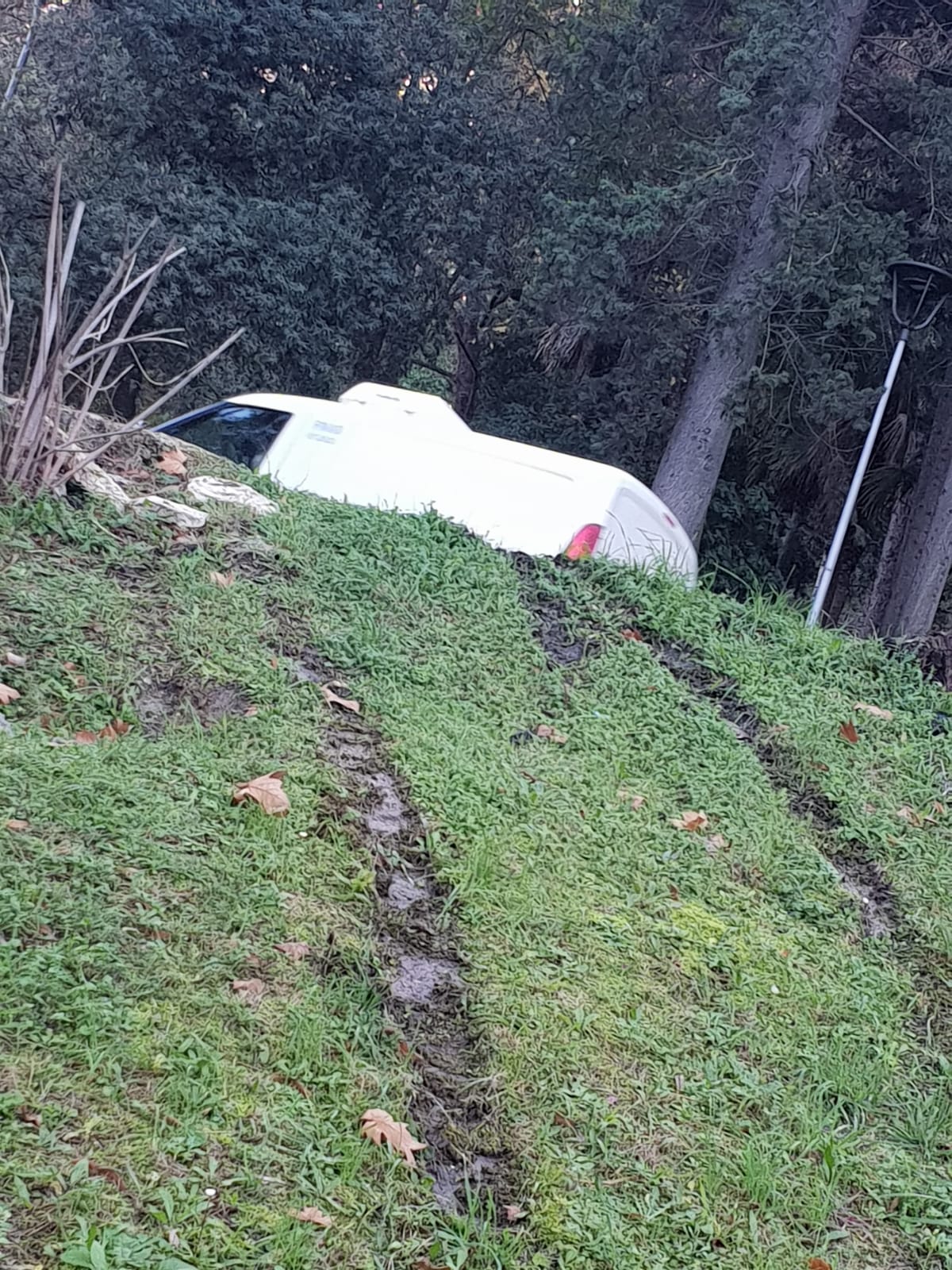 Fuori strada all’Annunziata nella solita <br> ormai famigerata doppia curva