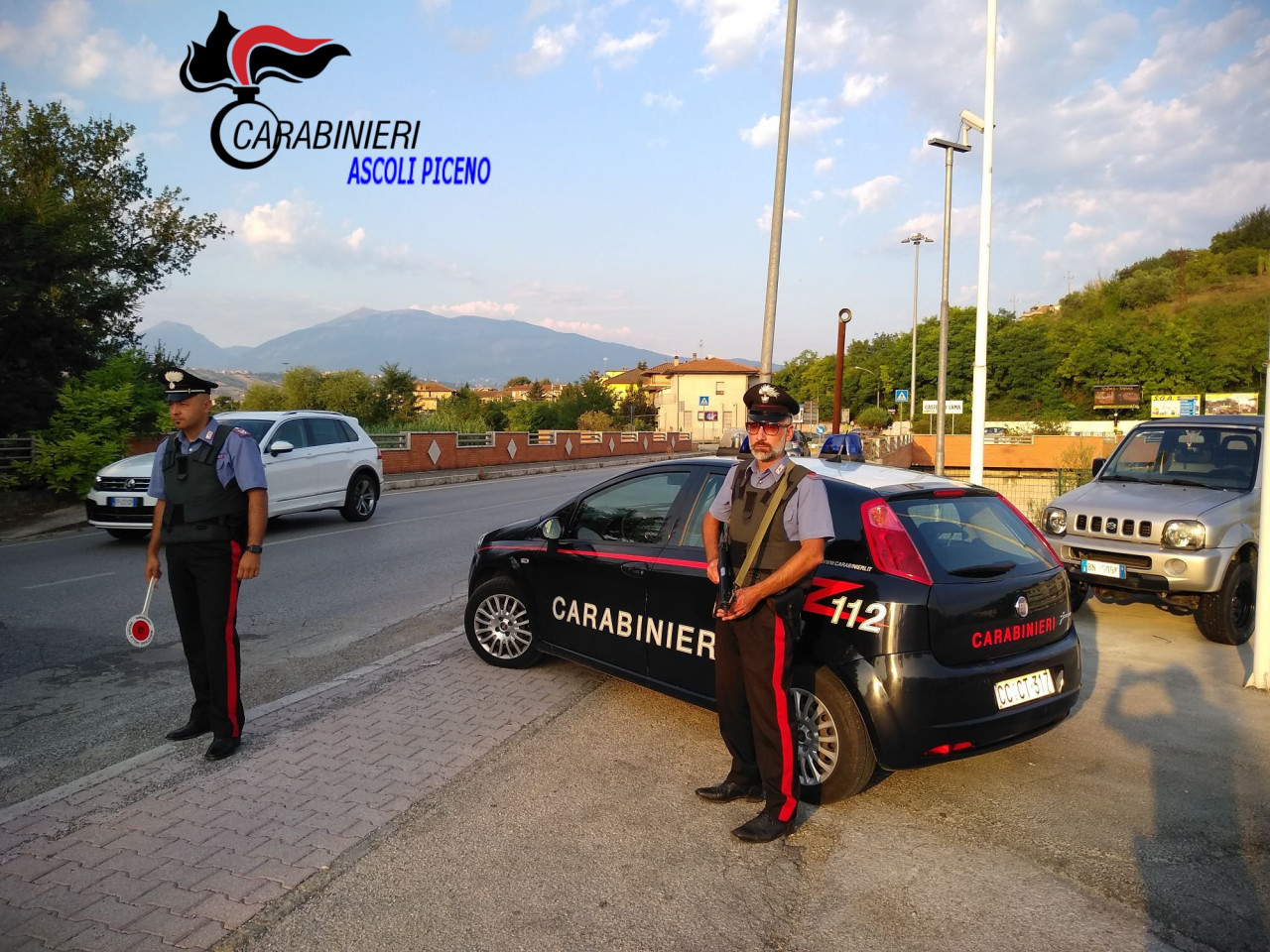 Carabiniere investito dall’auto<br> a cui intima lo stop<br> Ma è stato solo un incidente Carabiniere investito dall’auto<br> a cui intima lo stop<br> Ma è stato solo un incidente