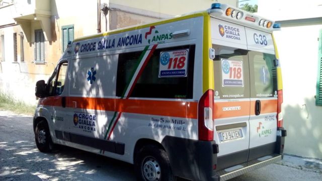 La mamma si sente male in casa, <br> bimba di sette anni fa scattare i soccorsi