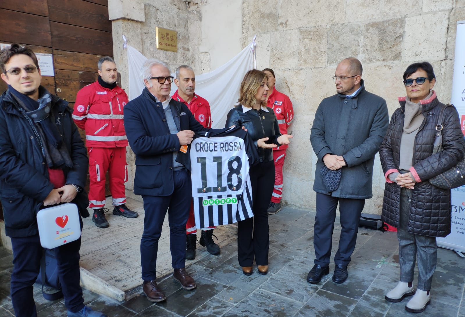 La città diventa cardioprotetta <br> con il defibrillatore <br> in Piazza Arringo <span> (Le foto)