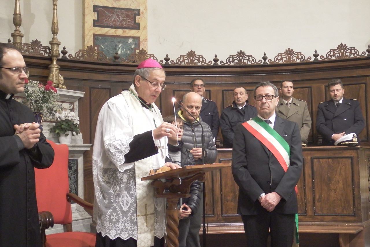 Festa dell’Immacolata: <br> Cattedrale gremita, <br> poi processione fino al Paese Alto <br> <span> (Tutte le foto)