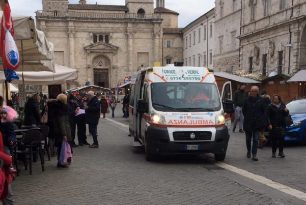 Piazza Arringo, sos buche: <br> anziana cade e finisce all’ospedale