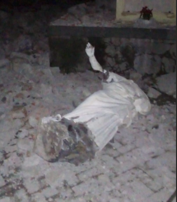 Terremoto: forte scossa in Sicilia, <br> anche la statua di Sant’Emidio <br> finisce a terra in pezzi