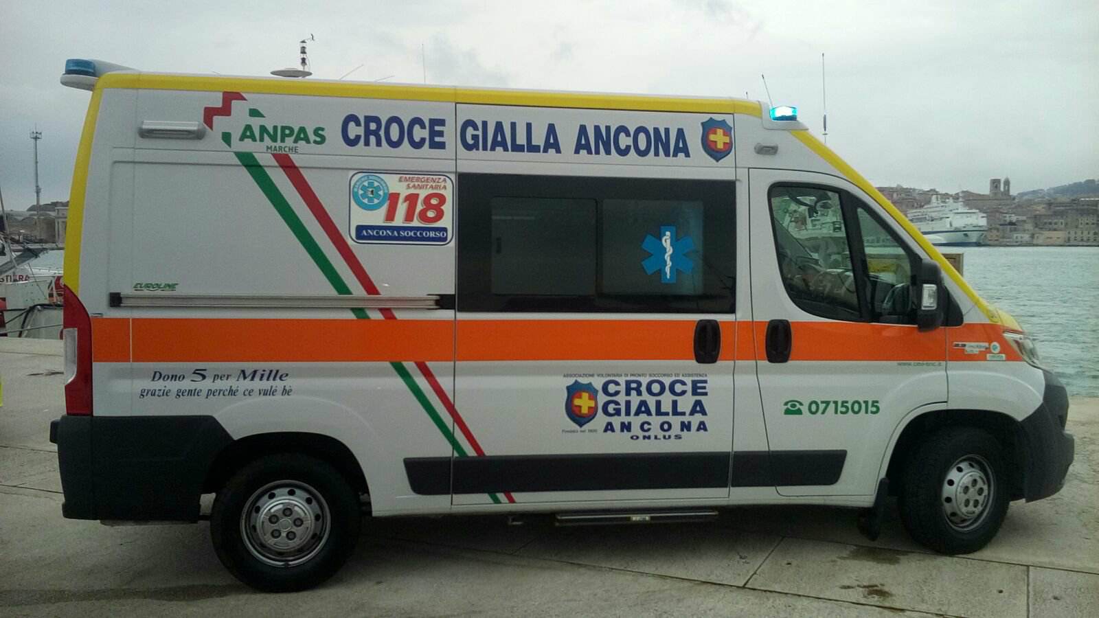 Le doglie arrivano al largo: <br> ragazza partorisce sul traghetto