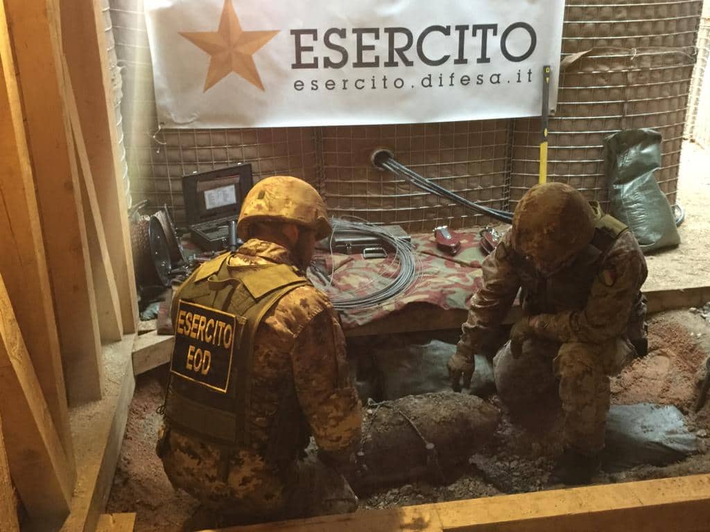 Ordigno disinnescato e bomba tagliata, <br> partita la terza fase: la detonazione