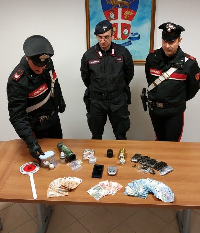 Bazar di droghe sintetiche <br> nelle bombolette dei deodoranti: <br> arrestata una coppia