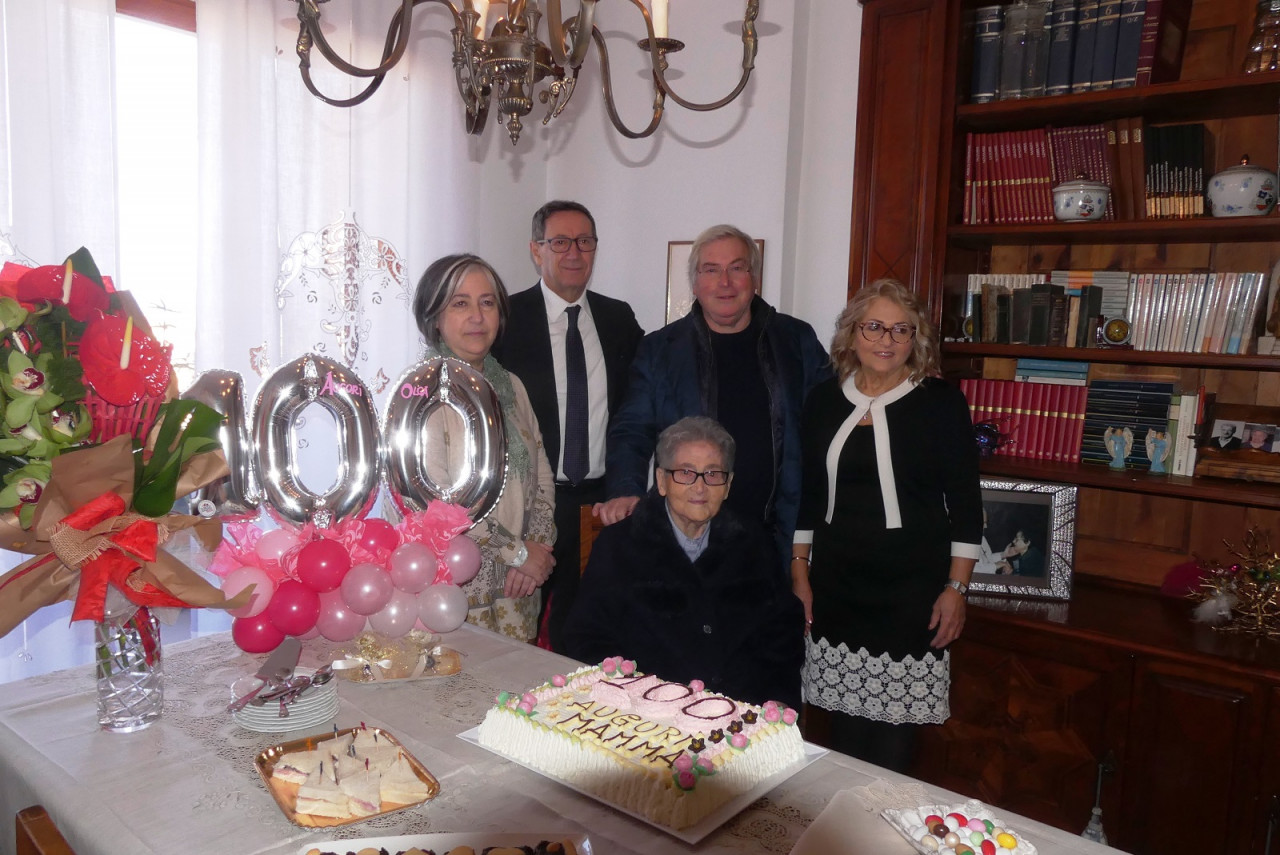 Lavoro, ricamo e fede: <BR> il segreto dei 100 anni <br> di Olga Papetti