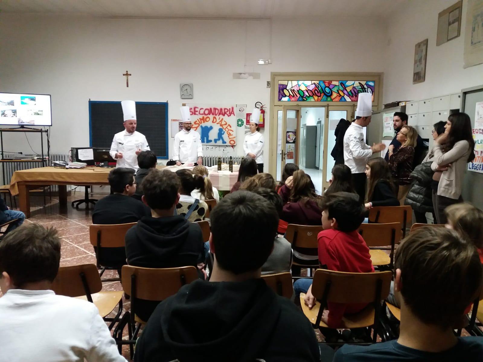 Ricette e ingredienti di stagione: <br> gli studenti della D’Azeglio <br> a lezione dagli chef <span> (Foto) </span>