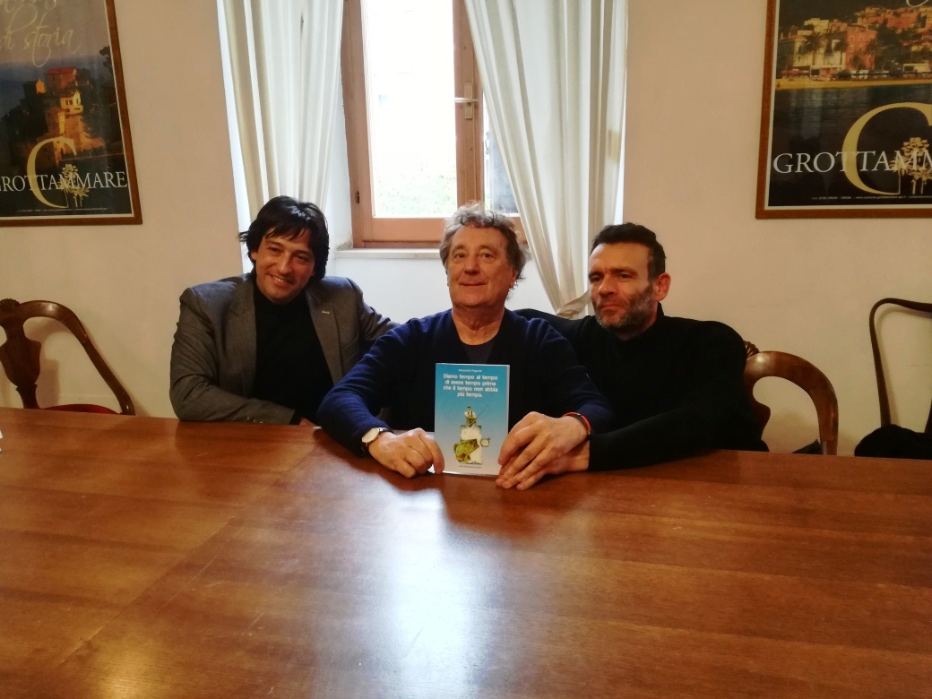 Enzo Iacchetti versione editore: <br> «Meglio utilizzare i soldi così <br> che non per acquistare auto»