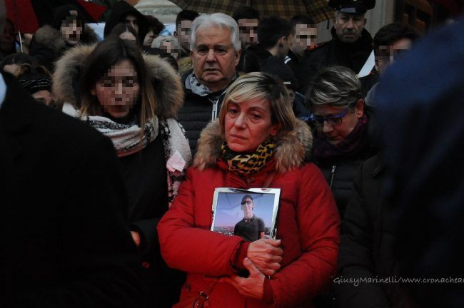 La mamma di Daniele a Sfera Ebbasta:<br> «Il regalo più grande te lo sei fatto <br> portandoti sulla coscienza sei morti»