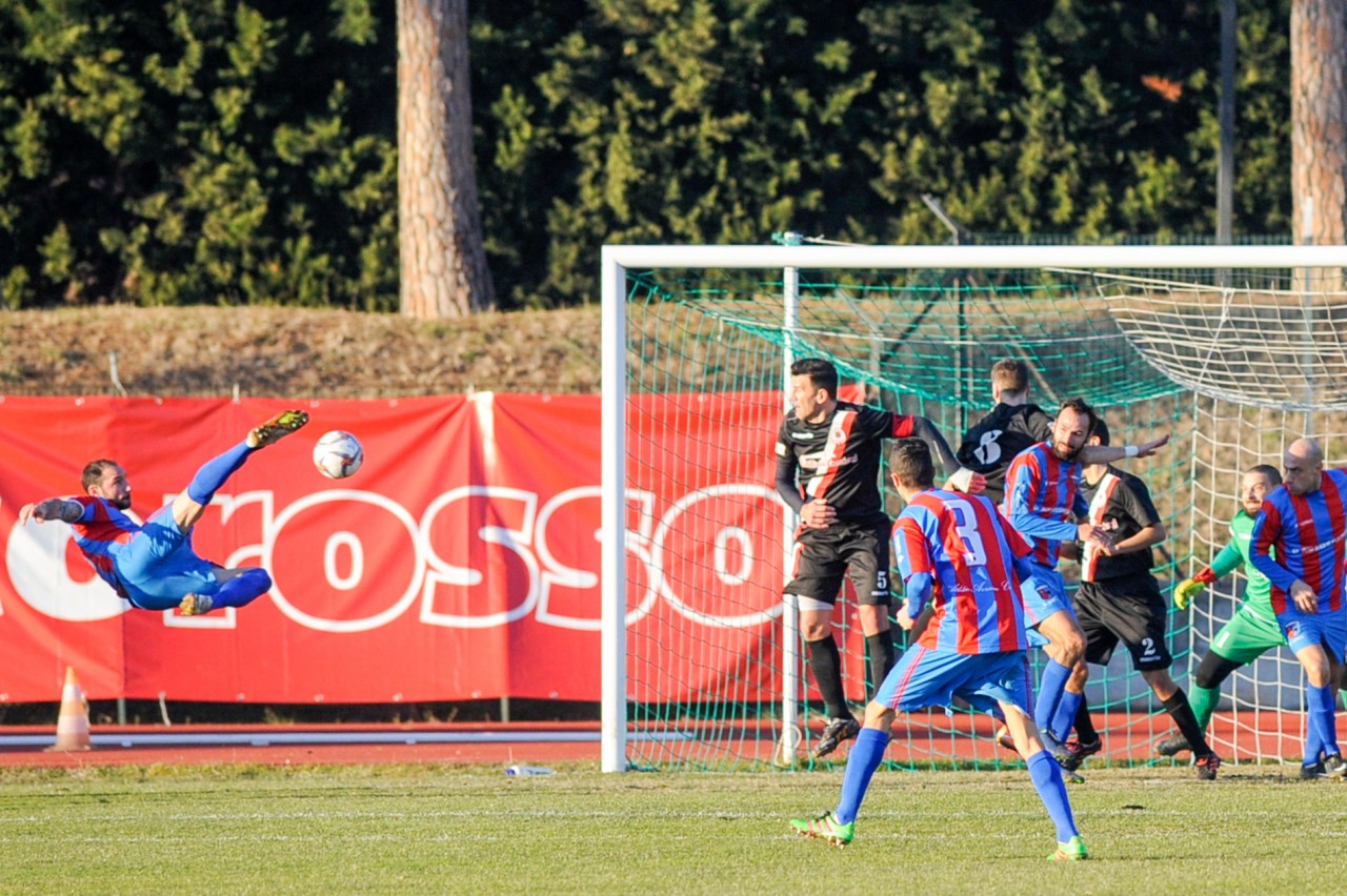 Atletico Ascoli vede la vetta, <br> Atletico Azzurra Colli <br> stoppa la Maceratese