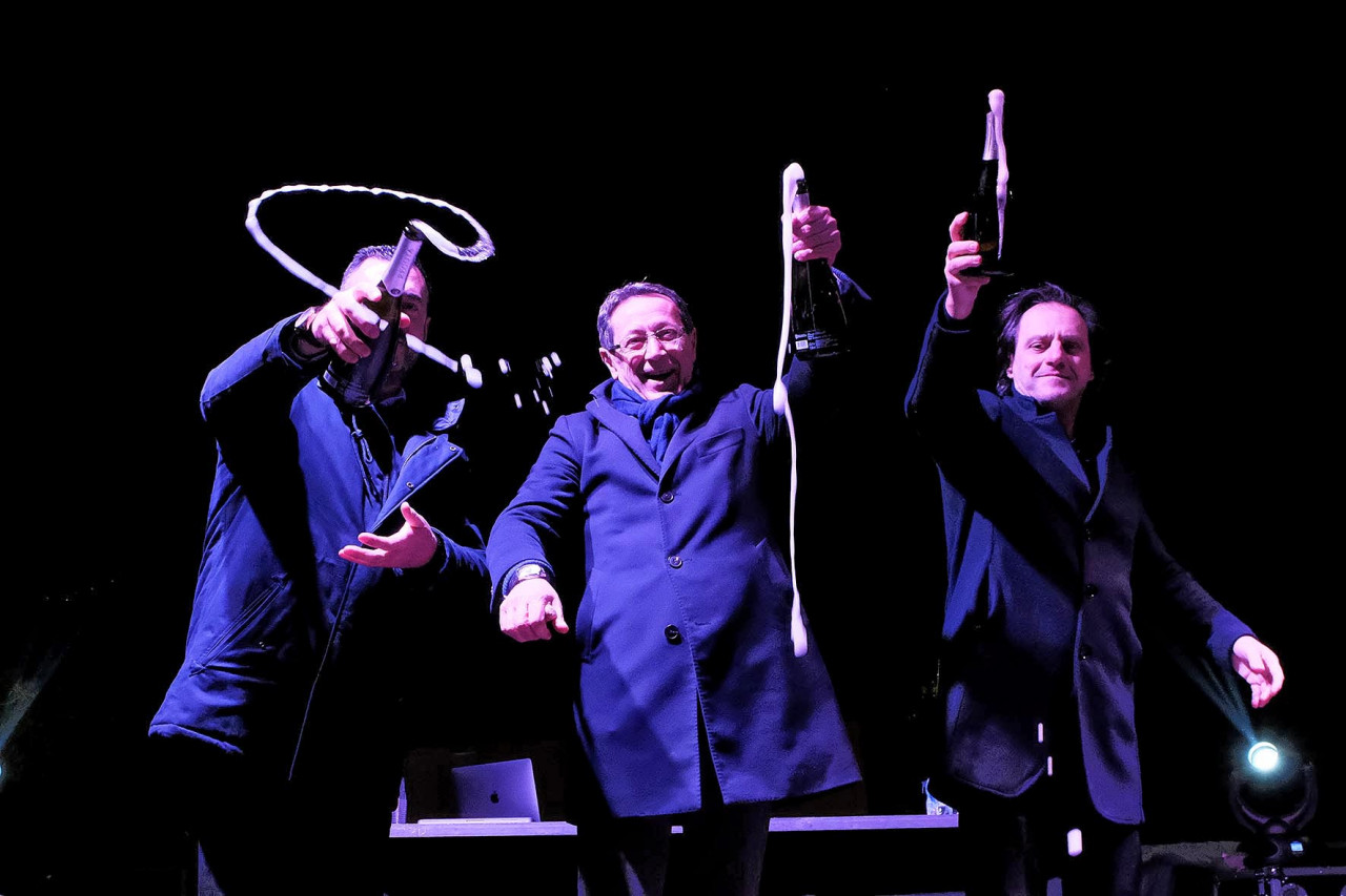Capodanno blindato, <br> duemila persone al concerto <br> <span> (Foto e video) </span>