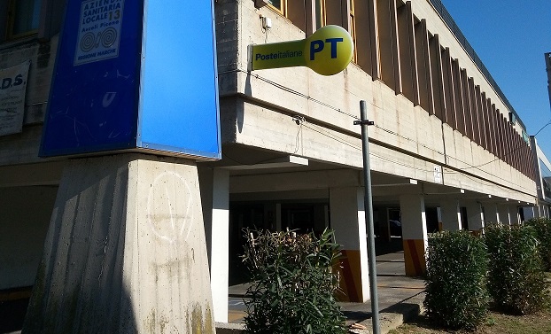 Poste a Monticelli: <br> per una raccomandata <br> serve l’auto