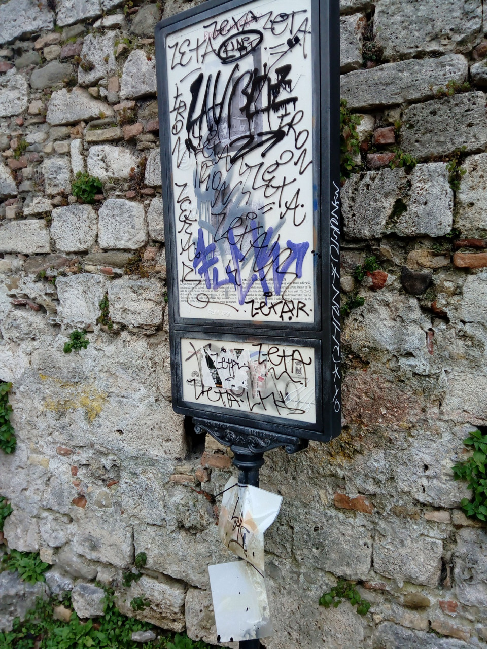 C’erano una volta i cartelli <br> delle indicazioni turistiche