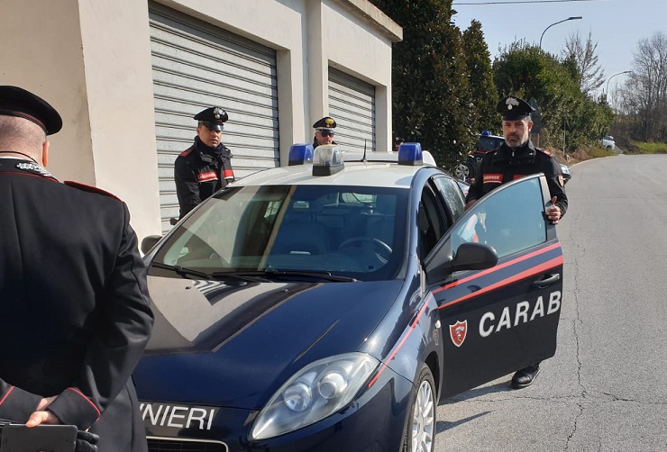 Donna trovata morta in casa, <br> Fermo sotto choc