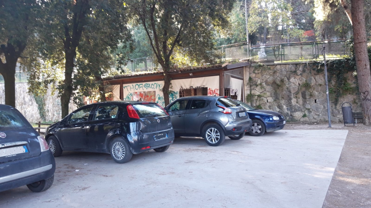 Parcheggi “fai da te” all’Annunziata