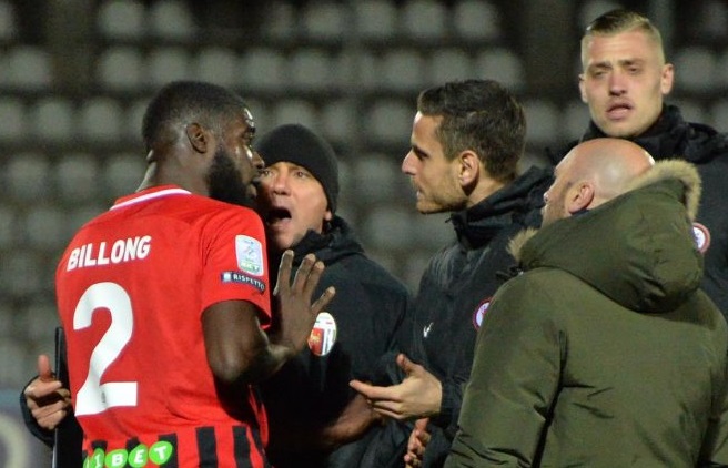 Ascoli, le provocazioni di Billong <br> e i cori razzisti dalla curva: <br> dopo la beffa anche i danni?