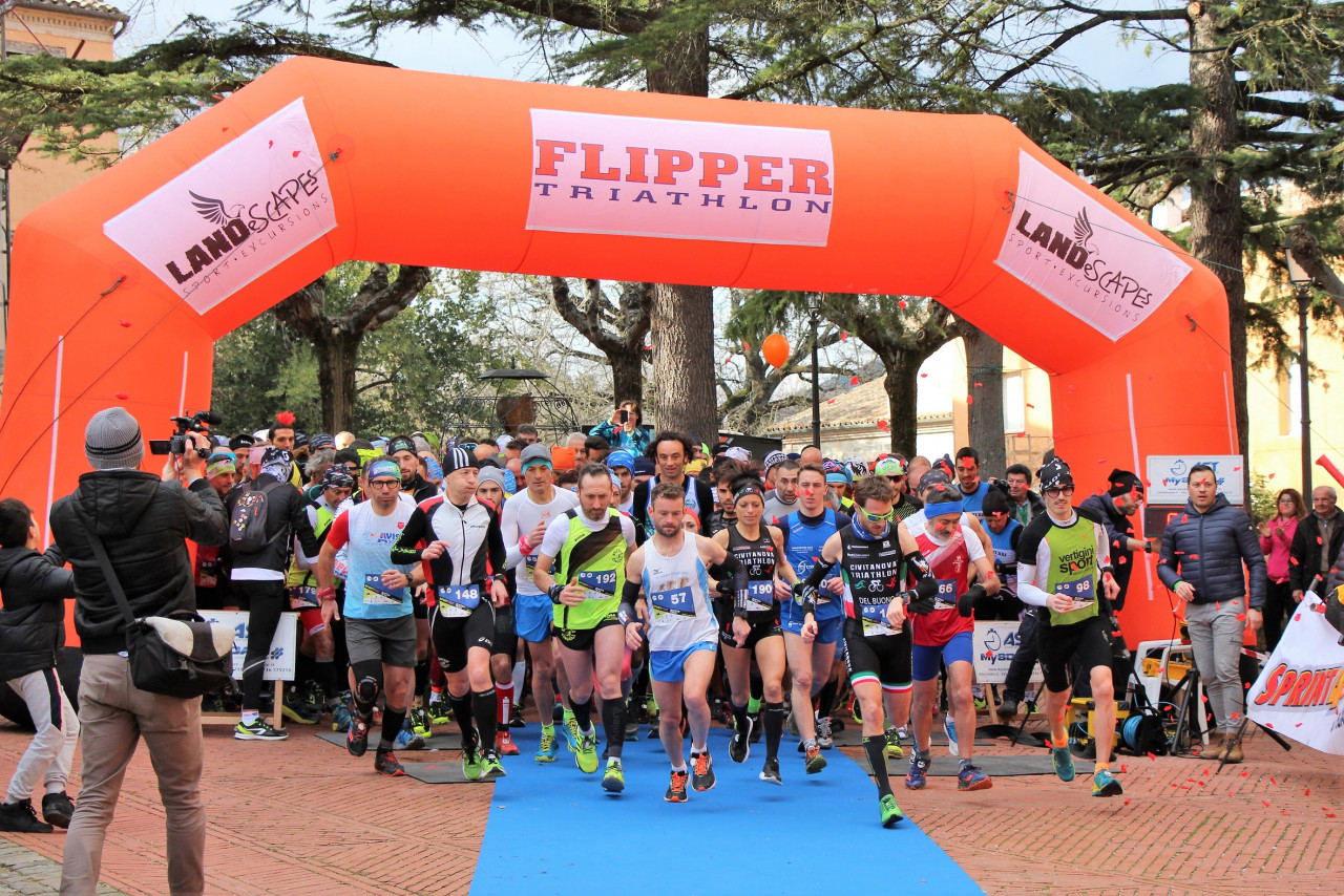 Oltre trecento persone <br> al Trail della Flipper Triathlon
