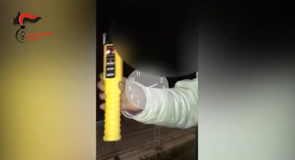 Furto e danni alle auto della municipale: <br> <span> ECCO IL VIDEO SUI SOCIAL</span> <br> Un arresto e due denunce