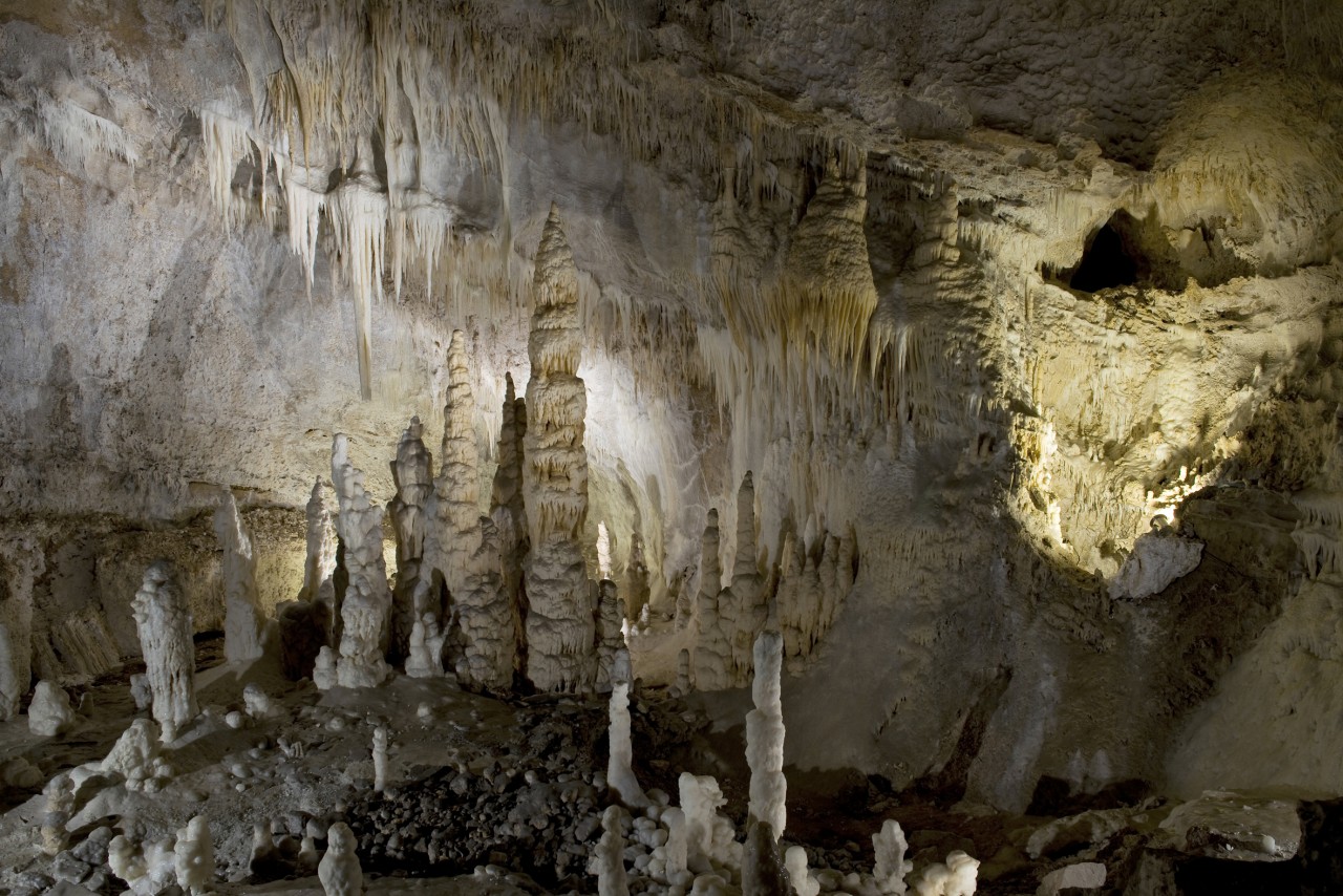 San Valentino alle grotte di Frasassi: <br>in palio un soggiorno per due persone