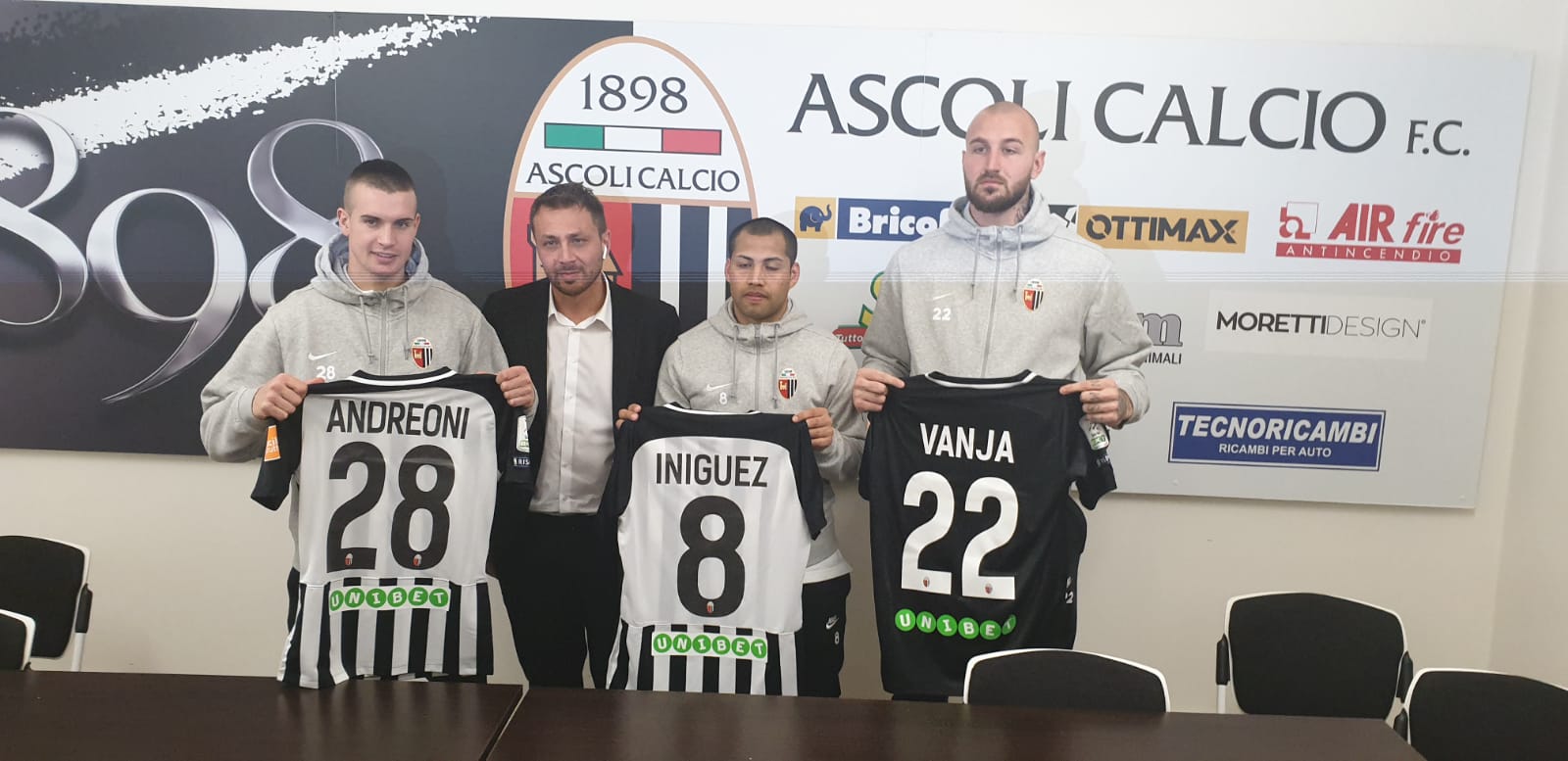 In attesa di De Luca <br> ecco il tris del ds Tesoro: <br> Andreoni, Milinkovic e Iniguez