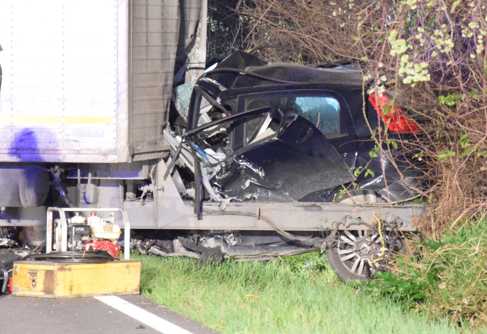 Il rimorchio si sgancia dal tir <br> e colpisce un’auto: <br> morto il conducente