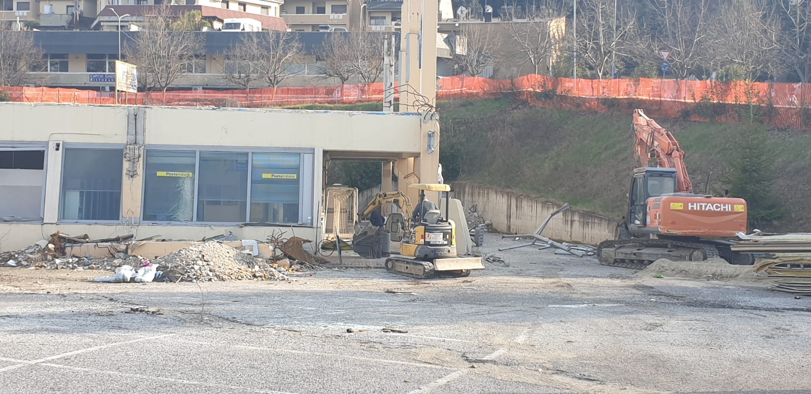 Villa Pigna, iniziata la demolizione <br> della struttura integrata <br> Scuola media chiusa fino al 5 marzo <br> <span> (Foto) </span>