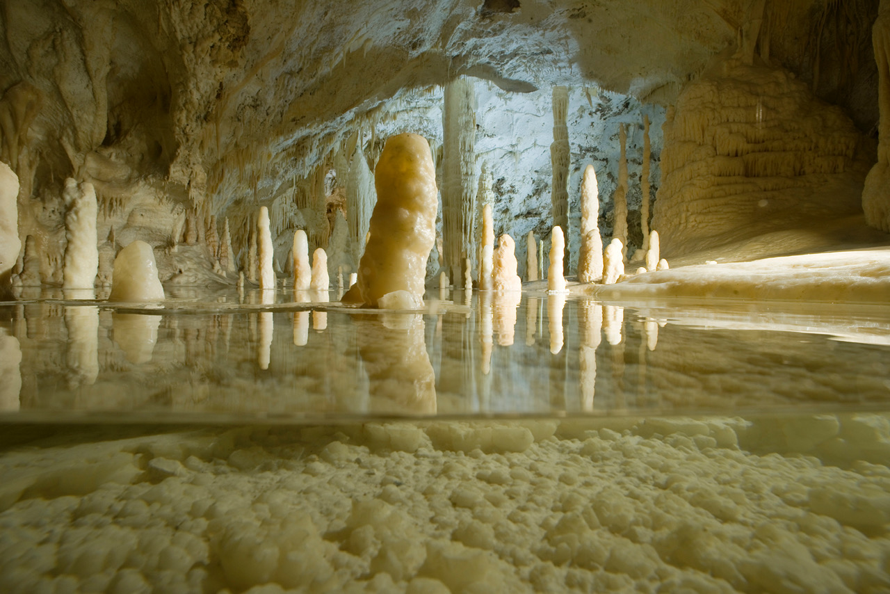 Grotte di Frasassi omaggiano le donne, <br> sconto di 3 euro sul biglietto