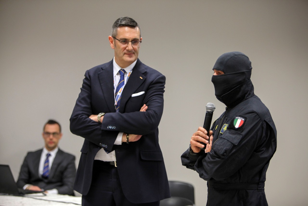Il comandante Alfa <br> esorta gli imprenditori: <br> «Credete in voi stessi, mai mollare»