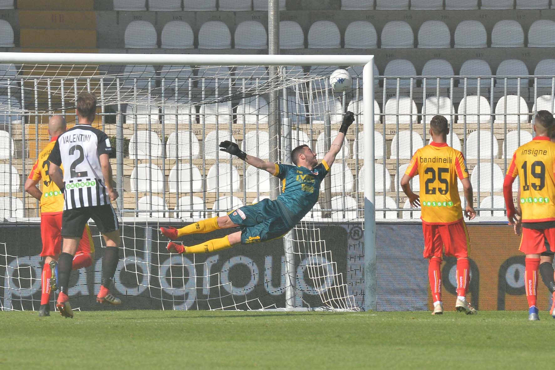 Ascoli, dopo la batosta ecco la beffa <br> Pareggio (2-2) regalato al Benevento <br> che si porta casa un punto d’oro <br> <span> (Fotogallery)