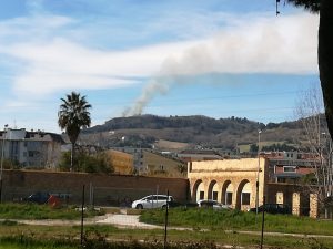 Vasto incendio sulle colline <br> in contrada Monte Aquilino, <br>in azione anche i Canadair <span> (Foto e video) </span>