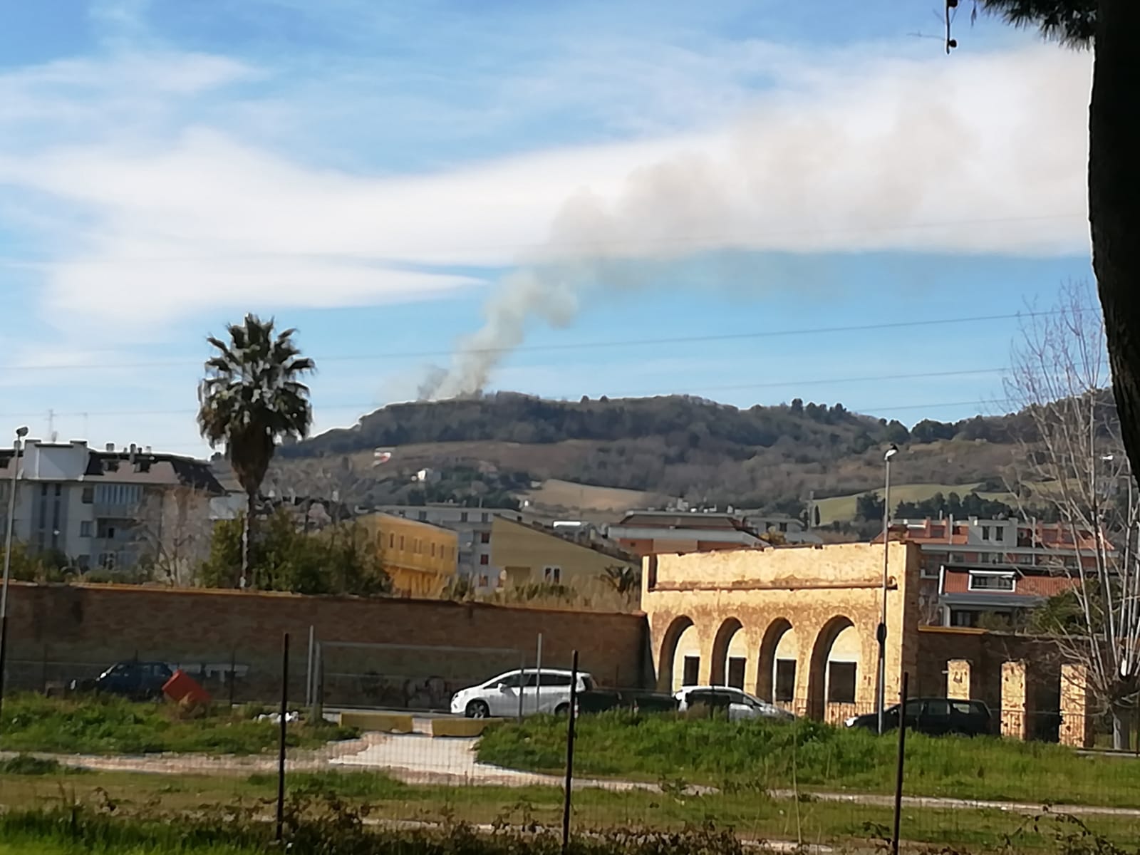 Vasto incendio sulle colline <br> in contrada Monte Aquilino, <br>in azione anche i Canadair <span> (Foto e video) </span>