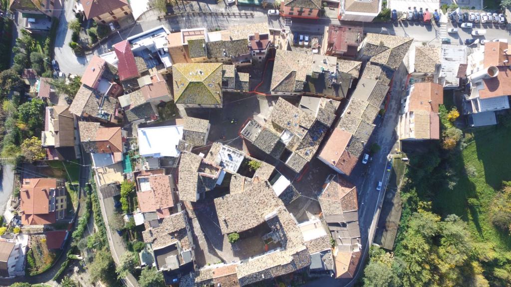 Il terremoto fa scoprire <br> le antiche grotte tombate