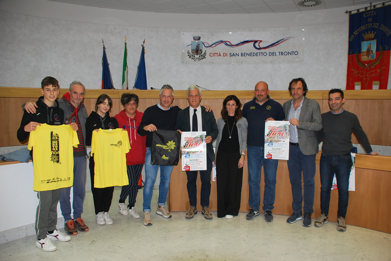 Oltre tremila podisti <br> alla Maratonina dei Fiori