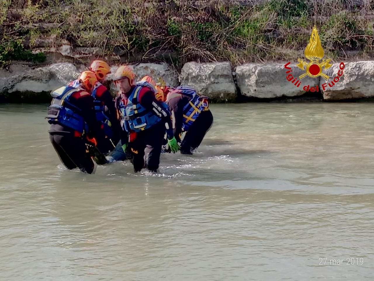 Scomparso da 24 ore, <br> 47enne trovato morto nel fiume (Le foto)