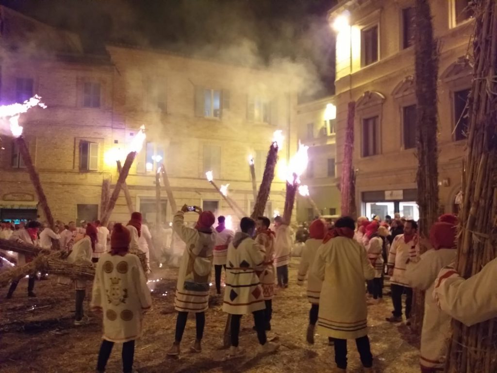 Con “Li Vlurd” si chiude il Carnevale <br> Migliaia di persone per uno spettacolo unico <br> <span> (Foto e video)