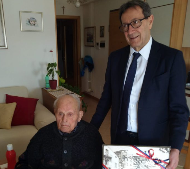Gli auguri del sindaco <br> a Pierino Remia <br> E’ nel “club dei centenari”