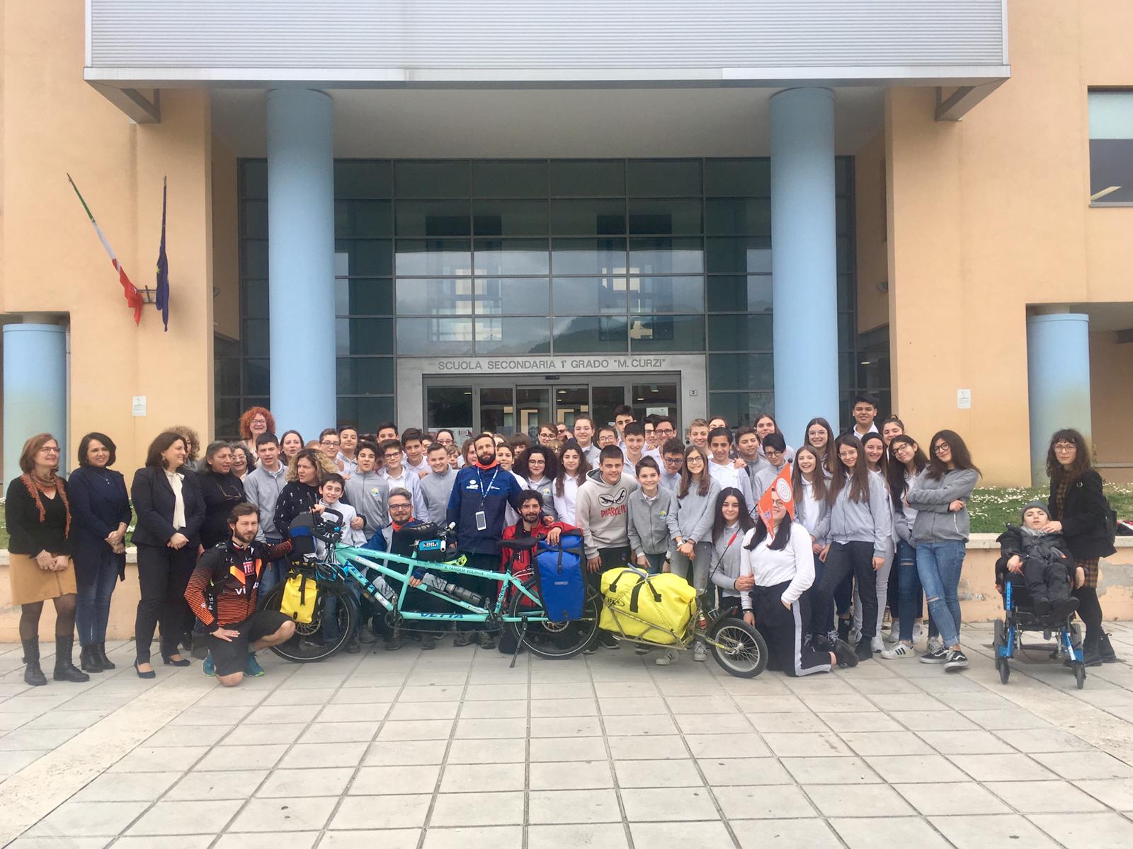 Il viaggio di Davide fa tappa in Riviera: <br> dagli studenti l’idea di un diario social
