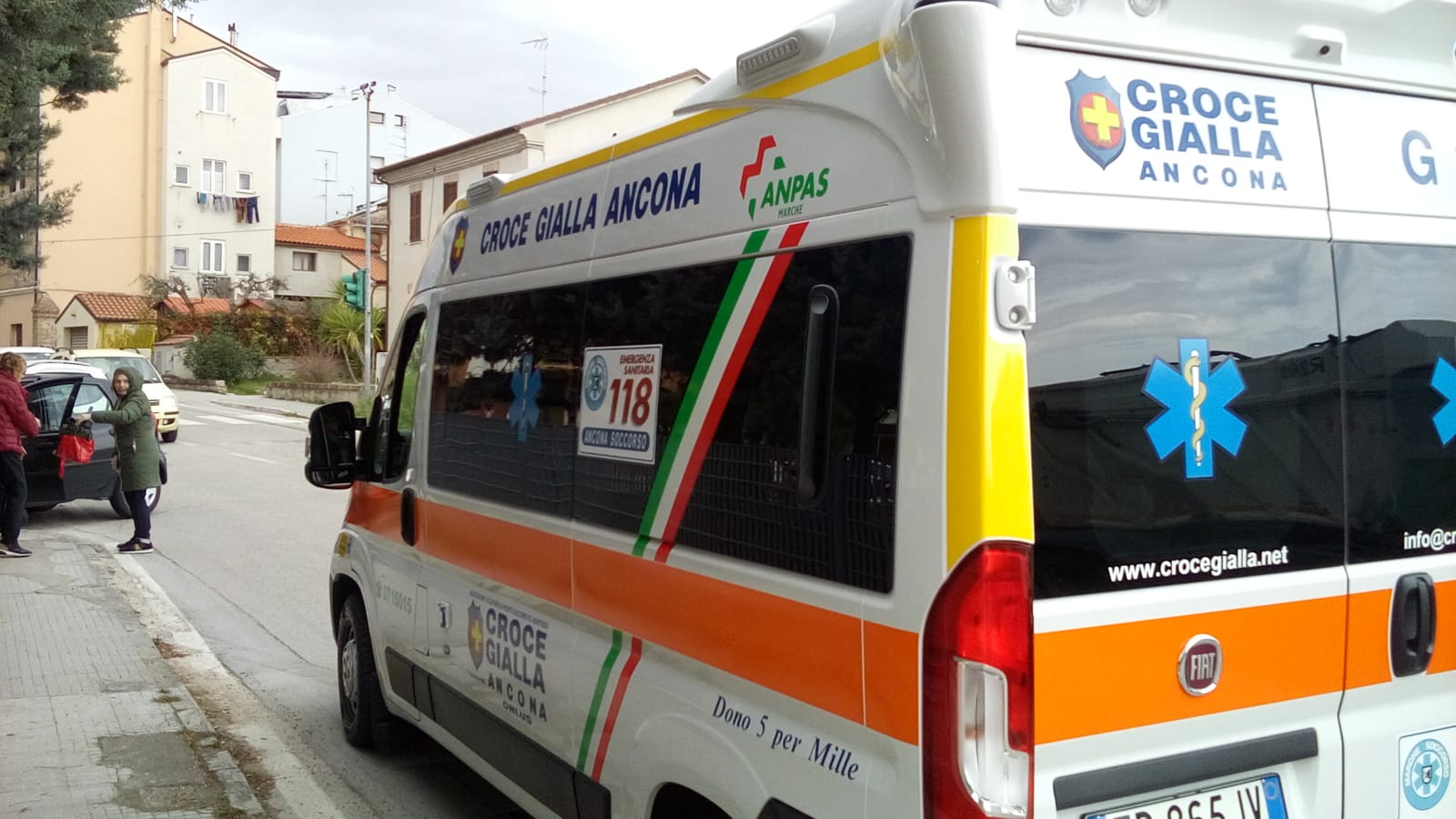 Si taglia la gola, corsa in ospedale <br> per salvare un 88enne