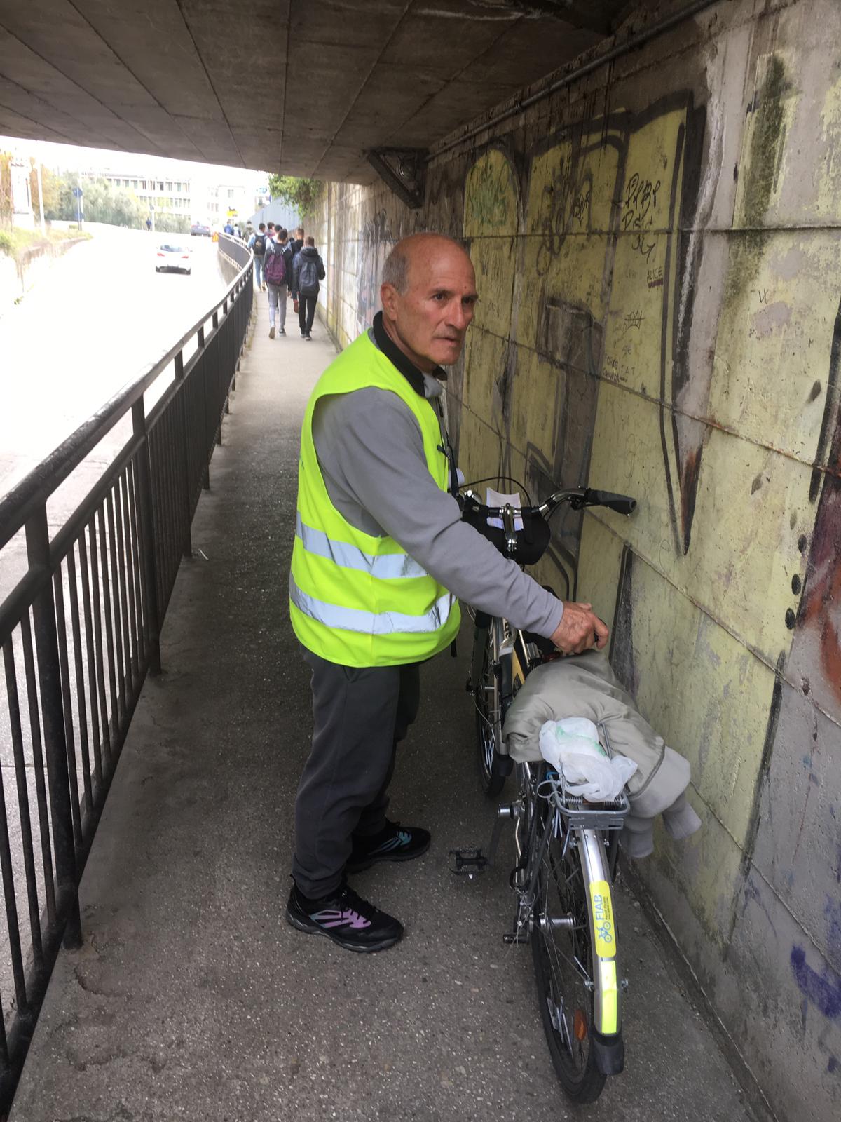 Dossi-montagna, <br> attraversamenti e strettoie: <br>«La pista ciclabile è piena di errori»