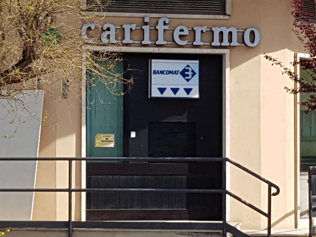 L’assalto al bancomat della Carifermo <br> ha fruttato 20.000 euro <br> Scatta la caccia ai banditi