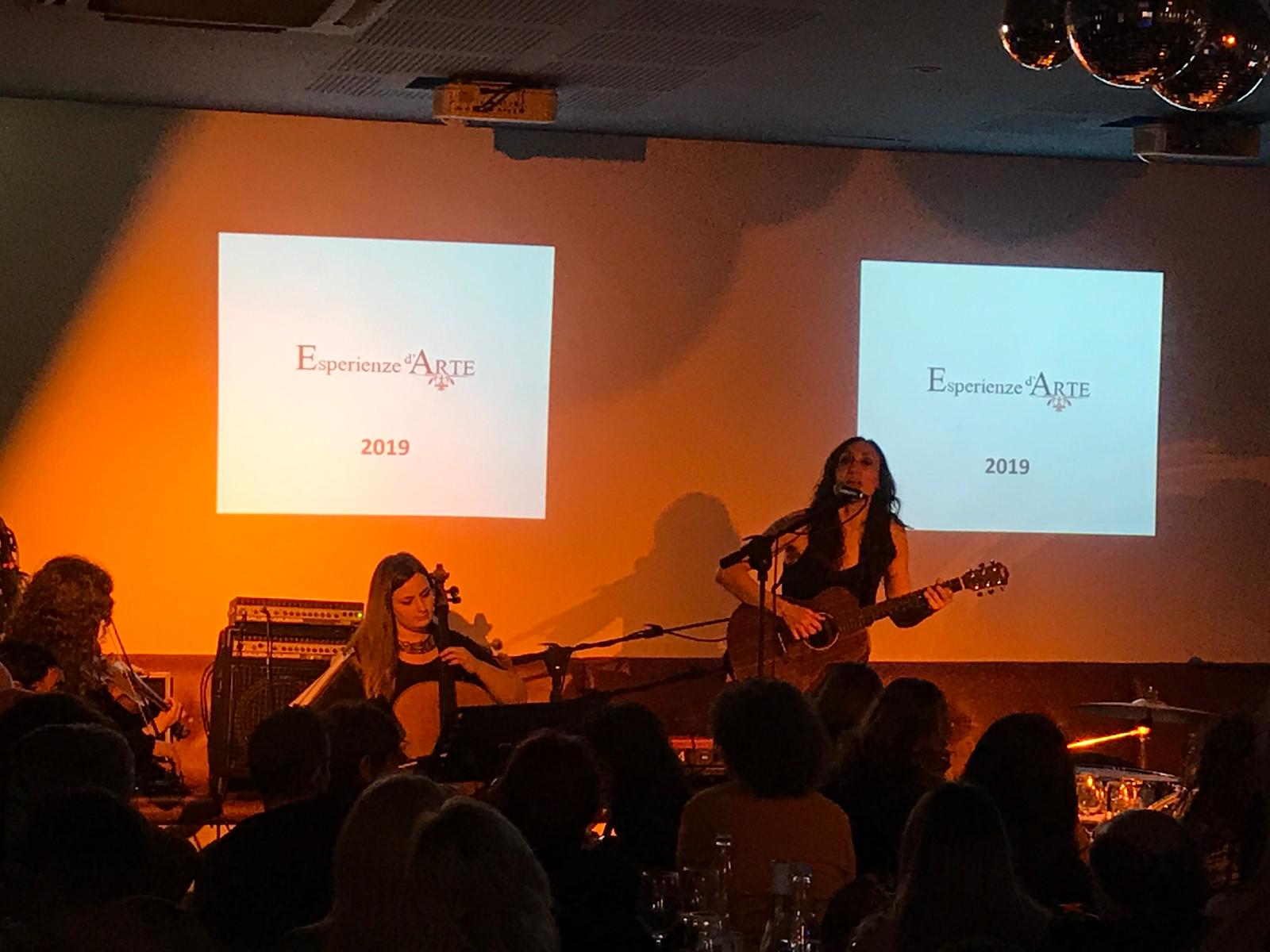 Un’ora sul palco: <br> Marina Rei fa centro al “Viniles”