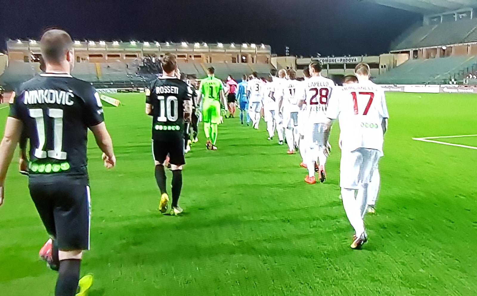 Rosseti: «Abbiamo giocato da squadra» <br> Padova contestato, <br> squadra a rapporto dai tifosi
