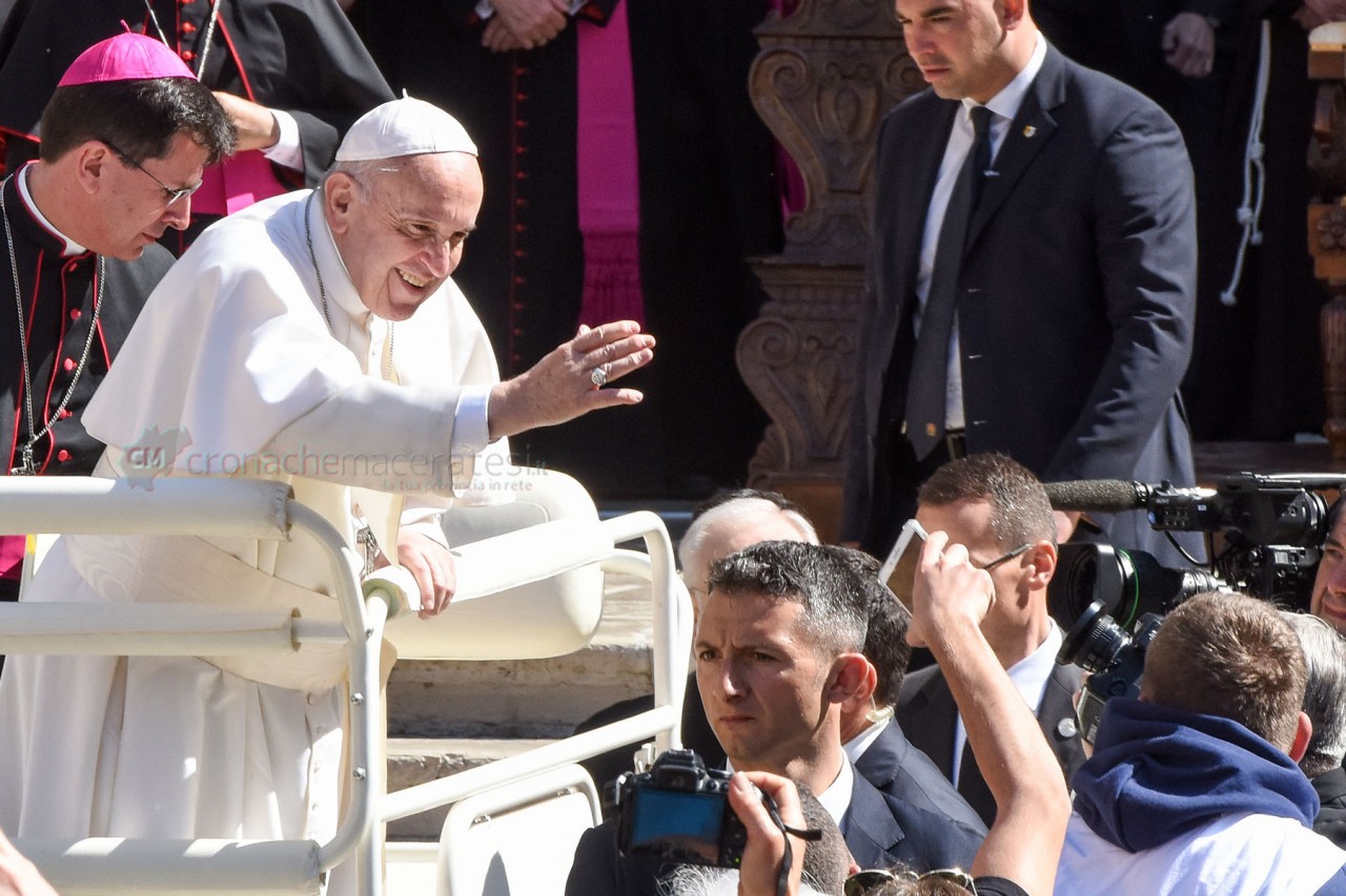 Fedeli del Piceno in preghiera per la salute di Papa Francesco