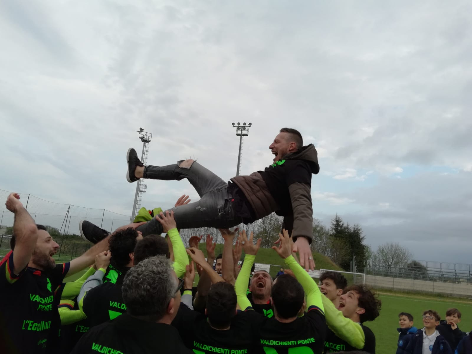 Valdichienti Ponte, <br> 4-0 al Montalto <br> e vola in Eccellenza (Foto)