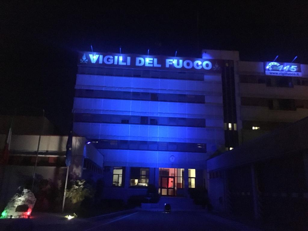 Vigili del fuoco, le caserme diventano blu <br> nella “Giornata mondiale dell’autismo”