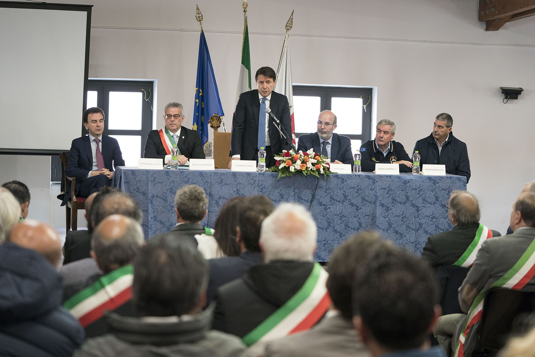 Terremoto, il premier Conte <br> incontra i sindaci <br> Ceriscioli: «Fondamentale <br> ascoltare i territori»