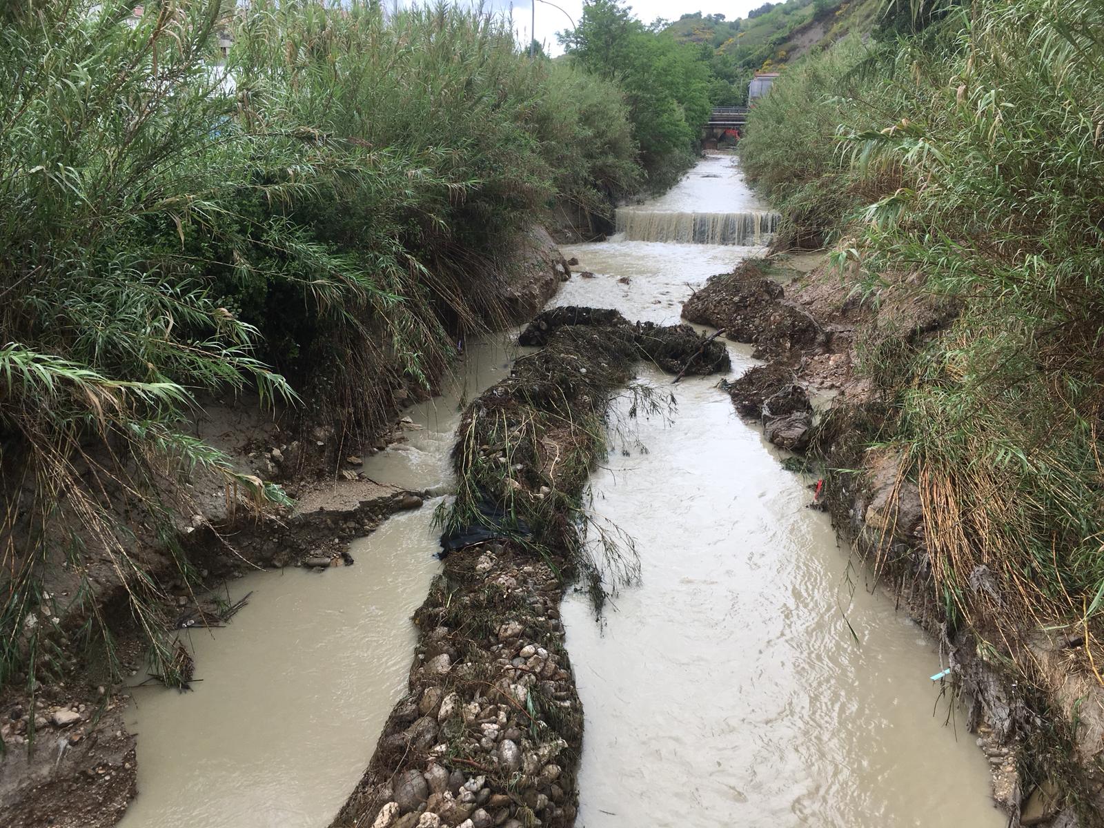 Maltempo, la guardia resta alta <br> Vigili del fuoco in azione su tutto il territorio