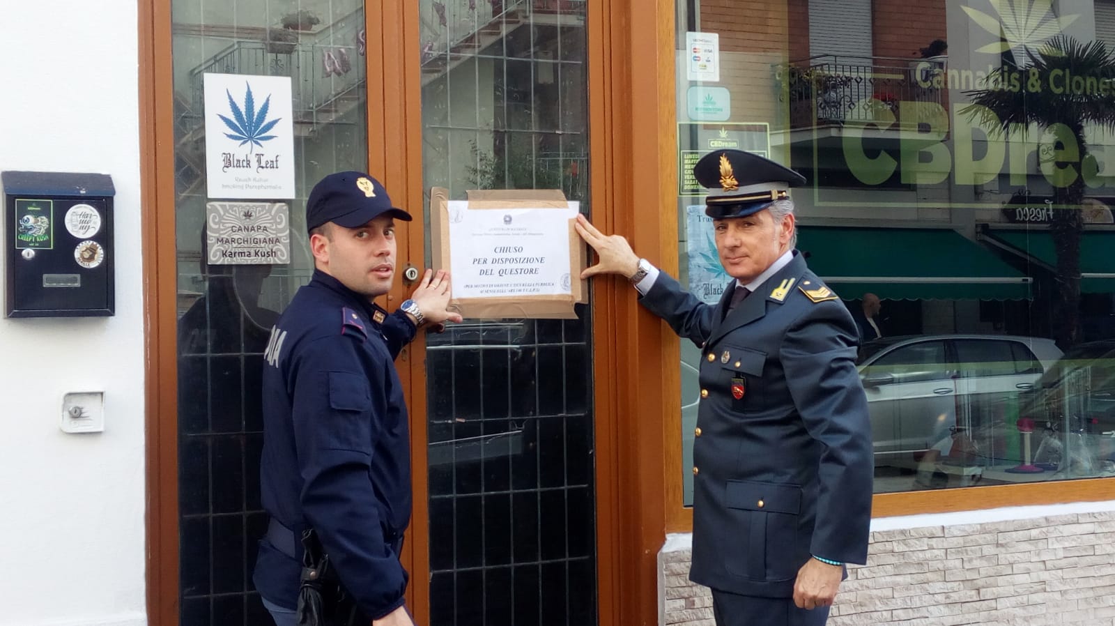 Cannabis light, chiuso negozio <br> Nel frigo 4 etti di marijuana